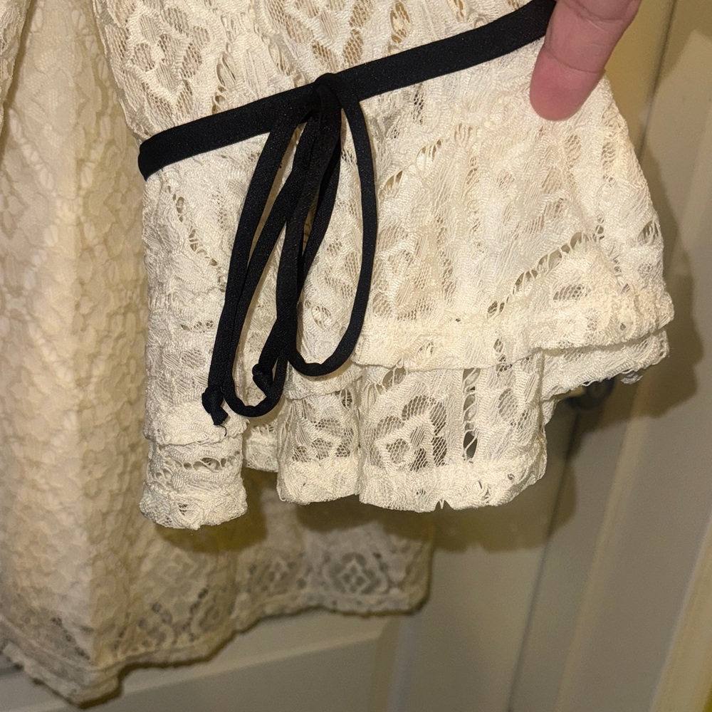 Olivia Blu Chic Cream Blouse with Black Accents NWOT - Picture 6 of 8